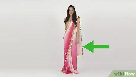 Image intitulée Dress in a Sari Step 21