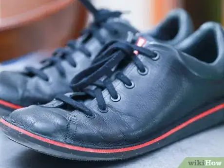 Image intitulée Clean Road Salt off Leather Shoes Step 4