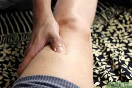 Image intitulée Seduce a Woman With a Foot Massage Step 9