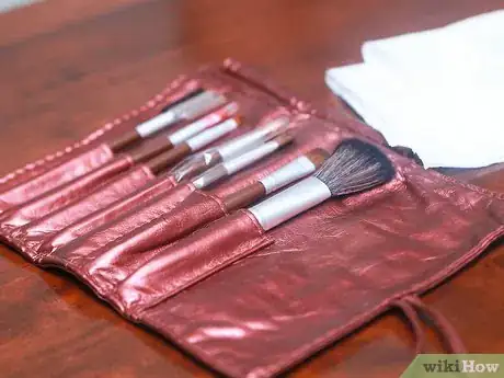 Image intitulée Clean Makeup Brushes Step 25