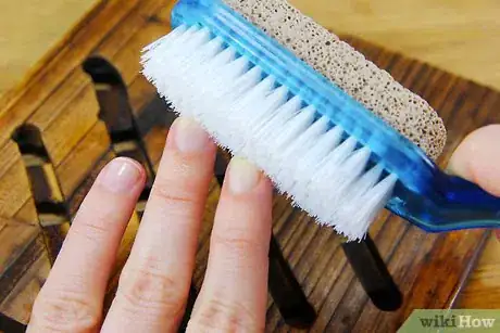 Image intitulée Clean Under Your Fingernails Step 9