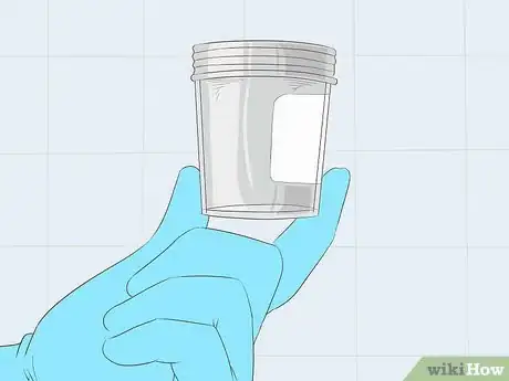 Image intitulée Help a Female Child Provide a Urine Sample Step 5