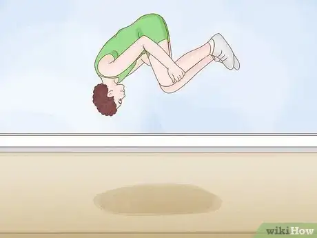 Image intitulée Do a Standing Back Flip from the Ground Step 12