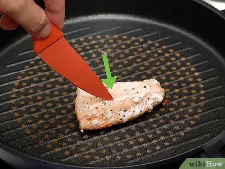 Image intitulée Tell when Salmon Is Cooked Step 1