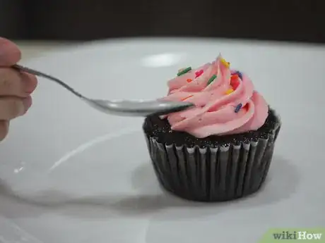 Image intitulée Eat a Cupcake Step 11