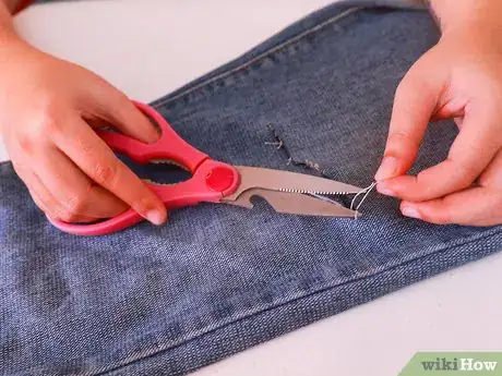 Image intitulée Fix Ripped Jeans Step 1