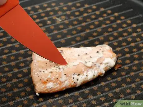 Image intitulée Tell when Salmon Is Cooked Step 2