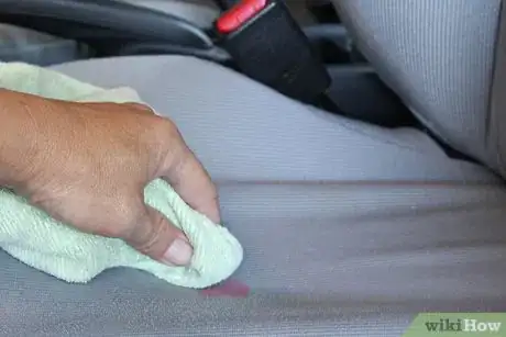 Image intitulée Clean Car Upholstery Step 7