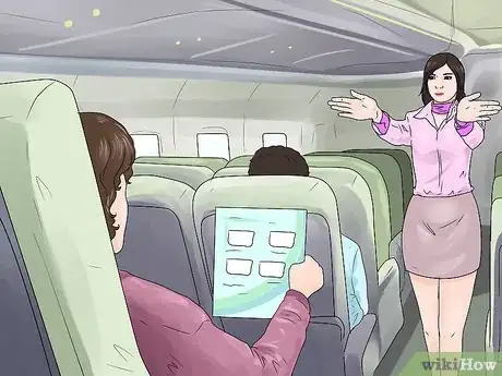 Image intitulée Survive a Plane Crash Step 4