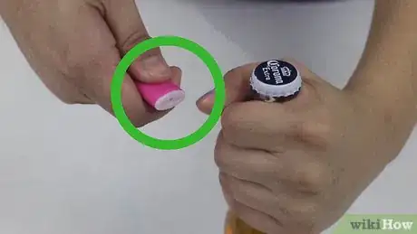 Image intitulée Open a Beer Bottle with a Lighter Step 7