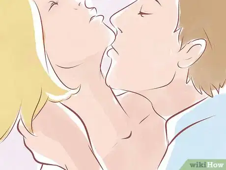 Image intitulée Have a Long Passionate Kiss With Your Girlfriend_Boyfriend Step 12