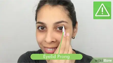 Image intitulée Apply Eyelid Tape Step 7