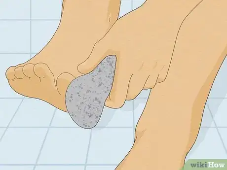 Image intitulée Control Foot Odor with Baking Soda Step 18