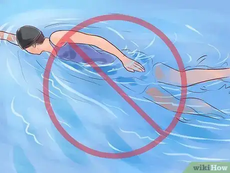 Image intitulée Swim on Your Period Without a Tampon Step 6