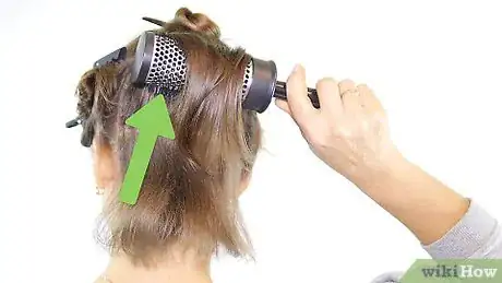 Image intitulée Blow Dry Short Hair Step 8