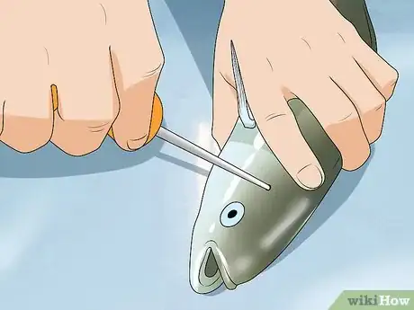 Image intitulée Clean_Gut a Fish Step 1
