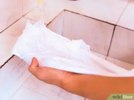 Image intitulée Remove Fabric Softener Stains Step 1