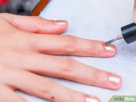 Image intitulée Keep Nail Polish from Chipping Step 11