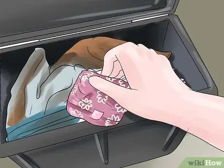 Image intitulée Use a Sanitary Napkin (Pad) Step 12