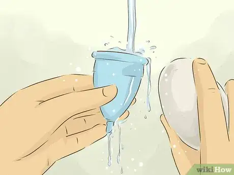 Image intitulée Use a Menstrual Cup Step 14