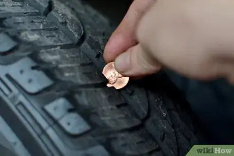 Image intitulée Check Tire Tread with a Penny Step 3