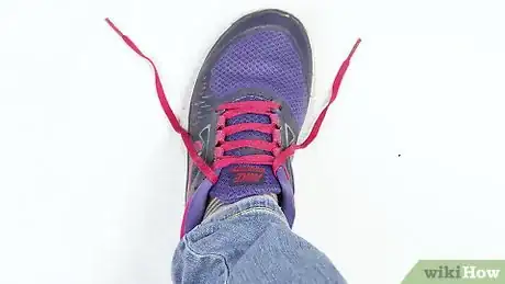 Image intitulée Tie Your Shoes Step 13