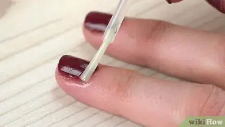 Image intitulée Remove Shellac Nail Polish Step 1