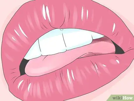 Image intitulée Bite Your Lip Seductively Step 11