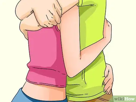 Image intitulée Romantically Hug a Guy Step 12