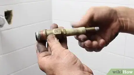 Image intitulée Fix a Leaky Bathtub Faucet Step 12