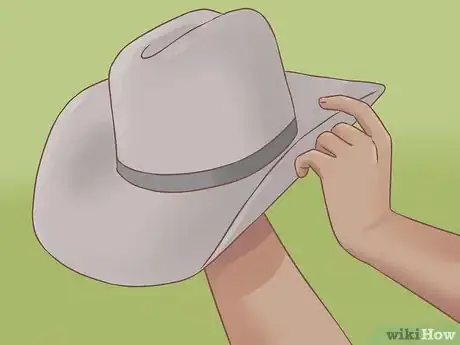 Image intitulée Wear a Cowboy Hat Properly Step 4