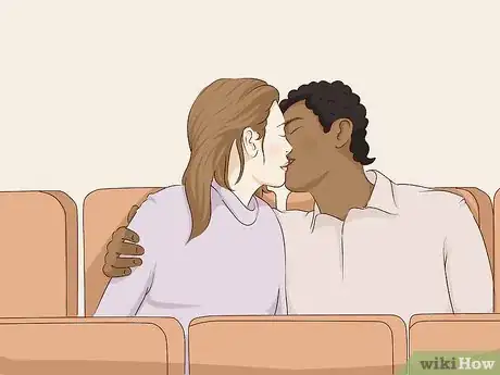 Image intitulée Kiss a Girl During the Movies for Middle School Guys Step 9