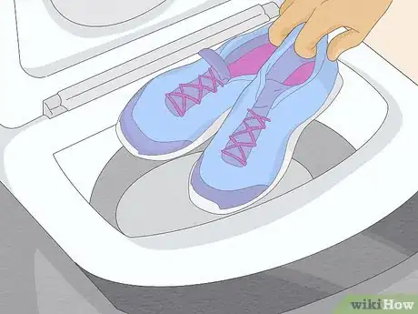 Image intitulée Control Foot Odor with Baking Soda Step 13