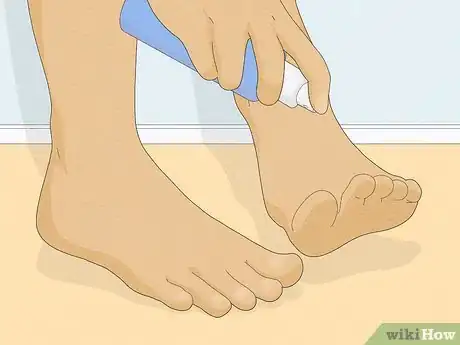 Image intitulée Control Foot Odor with Baking Soda Step 15