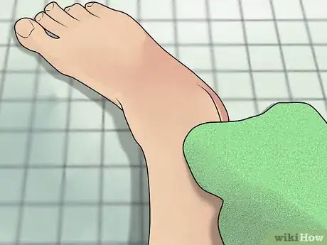 Image intitulée Shave Your Legs (Male) Step 11