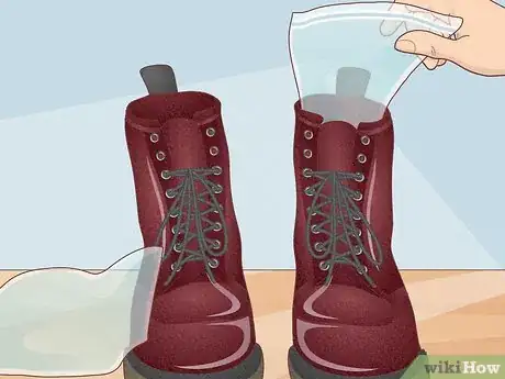 Image intitulée Break in Your Brand New Dr Martens Boots Step 12