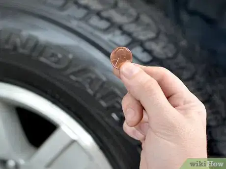 Image intitulée Check Tire Tread with a Penny Step 2