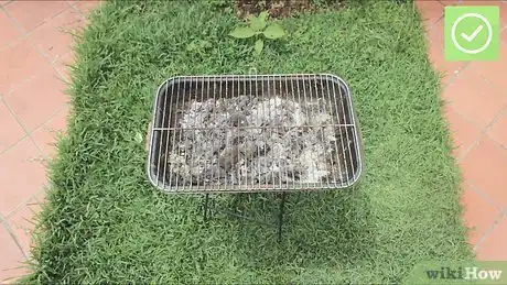 Image intitulée Clean a Charcoal Grill Step 1