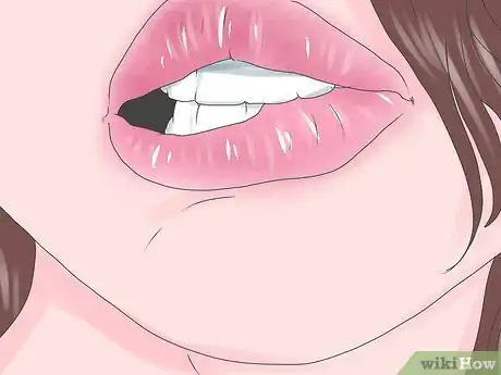 Image intitulée Bite Your Lip Seductively Step 10