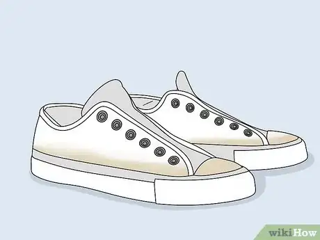 Image intitulée Remove Yellow Bleach Stains from White Shoes Step 11