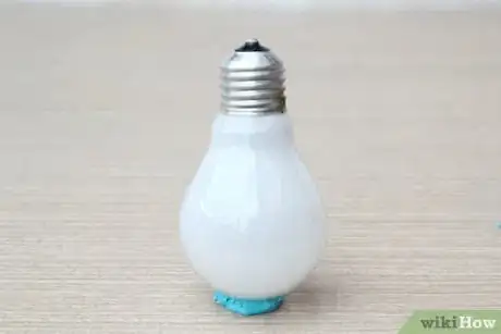 Image intitulée Paint Light Bulbs Step 4