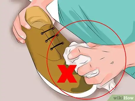Image intitulée Fix Wet Suede Shoes Step 4