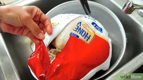 Image intitulée Clean a Turkey Step 2