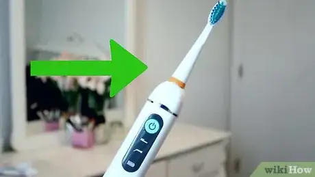 Image intitulée Brush Your Teeth With Braces On Step 1