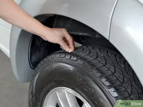 Image intitulée Check Tire Tread with a Penny Step 6