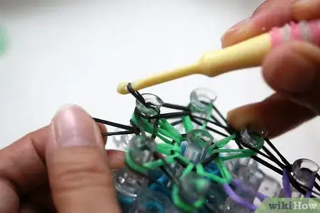 Image intitulée Make a Rainbow Loom Bracelet Step 20Bullet1