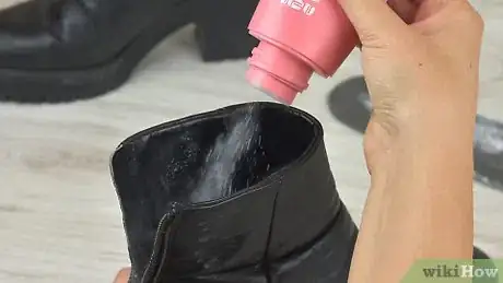 Image intitulée Stop Leather Boots from Squeaking Step 5