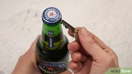 Image intitulée Open a Beer Bottle with a Key Step 2