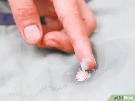 Image intitulée Remove Gum from Clothes Step 50