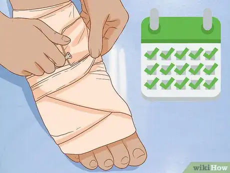 Image intitulée Apply Different Types of Bandages Step 11